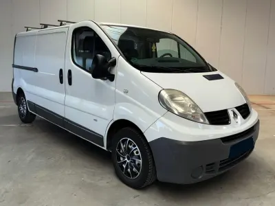 Gebraucht Renault Trafic 116 PS (85 kW) 2008 Weiß Van / Kleinbus