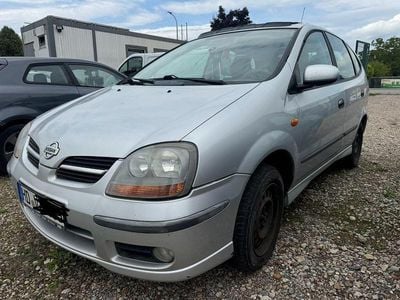 Nissan Almera Tino
