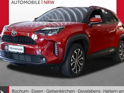Neu Toyota Yaris Cross 130 PS (95 kW) 2026 Rot SUV