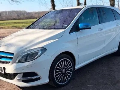 Używany Mercedes B Electric Drive 131 kW (179 KM) 2015 Biały Minivan