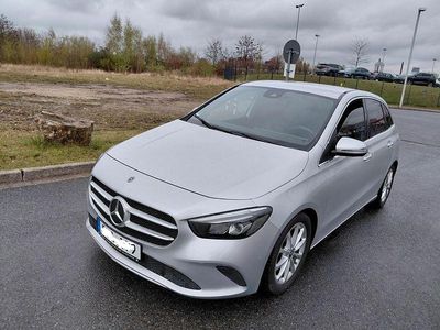 Gebraucht Mercedes B220 Progressive 190 PS (139 kW) 2019 Silber Van / Kleinbus