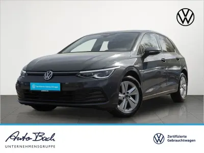 Gebraucht VW Golf VIII Life 131 PS (96 kW) 2023 Grau Limousine