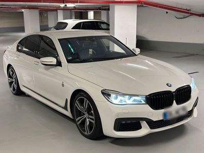 gebraucht BMW 750 i g11 V8 Twinpower 360° Kamera Head up Display