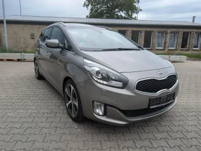 Gebraucht Kia Carens 136 PS (100 kW) 2013 Silber Van / Kleinbus