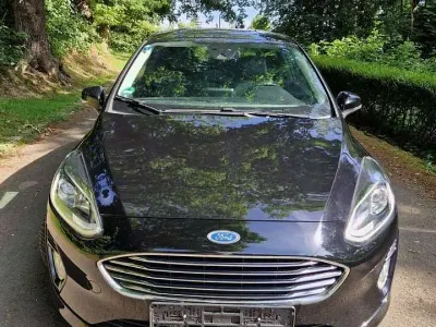 Gebraucht Ford Fiesta Titanium 125 PS (91 kW) 2017 Schwarz Kleinwagen