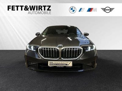 Gebraucht BMW 530e Sport Line 299 PS (219 kW) 2024 Sophistograu brillanteffekt metallic Limousine