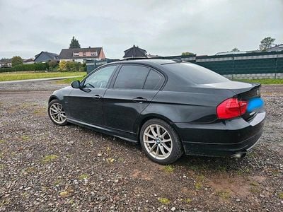 Gebraucht BMW 320 186 PS (136 kW) 2010 Schwarz Limousine