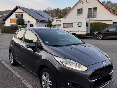 Usata Ford Fiesta Celebration 80 CV (58 kW) 2017 Grigio Utilitaria