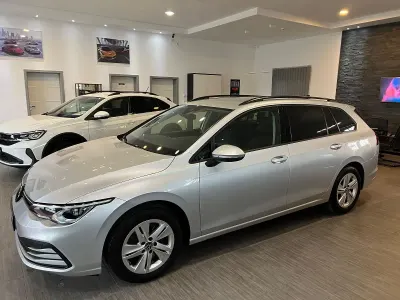Gebraucht VW Golf VIII 150 PS (110 kW) 2022 Silber Kombi
