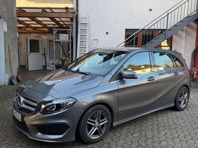Gebraucht Mercedes B200 AMG line 136 PS (100 kW) 2018 Grau Van / Kleinbus