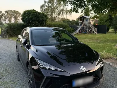Gebraucht MG MG4 EV Luxury 150 kW (204 PS) 2022 Schwarz Kleinwagen