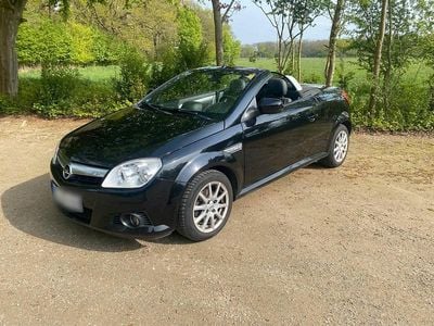 Usata Opel Tigra 125 CV (91 kW) 2009 Nero Cabrio
