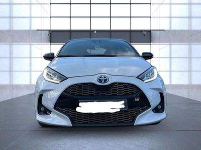 Grau Gebraucht 2022 Toyota Yaris Hybrid Kleinwagen | 22.000 € (Etwas zu teuer)