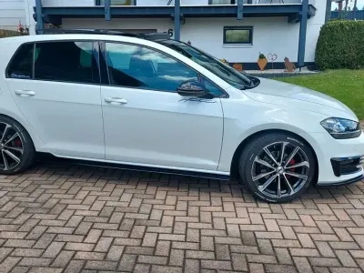 Gebraucht VW Golf VII Highline 125 PS (91 kW) 2016 Weiß Limousine