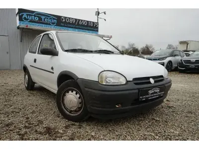 Gebraucht Opel Corsa 45 PS (33 kW) 1996 Weiß Kleinwagen