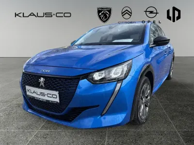 Gebraucht Peugeot e-208 Allure 100 kW (136 PS) 2023 Blau Kleinwagen
