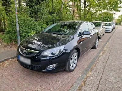Usata Opel Astra 138 CV (101 kW) 2011 Nero Utilitaria