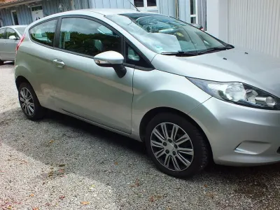 Gebraucht Ford Fiesta 60 PS (44 kW) 2011 Silber Limousine