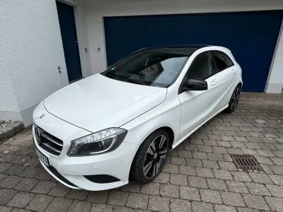 Gebraucht Mercedes A180 Urban 122 PS (89 kW) 2015 Weiß Limousine