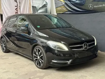 Gebraucht Mercedes B180 Avantgarde 109 PS (80 kW) 2015 Kosmosschwarz  metalliclack Van / Kleinbus