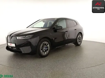 Gebraucht BMW iX Sport Line 239 kW (326 PS) 2022 Schwarz (metallic) SUV
