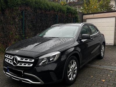 Gebraucht Mercedes GLA200 136 PS (100 kW) 2018 Schwarz SUV