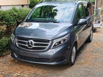 Mercedes V220