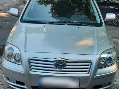 Gebraucht Toyota Avensis Sol 147 PS (108 kW) 2005 Silber Limousine