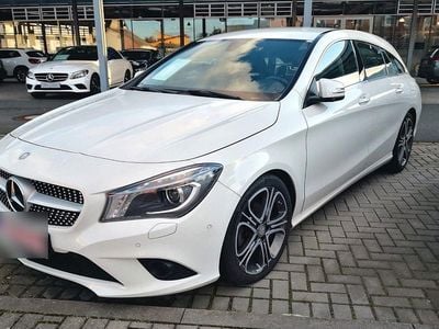 Gebraucht Mercedes CLA200 Shooting Brake 136 PS (100 kW) 2015 Weiß Kombi