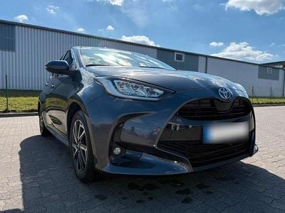 Gebraucht Toyota Yaris Hybrid Team 116 PS (85 kW) 2025 Grau Limousine