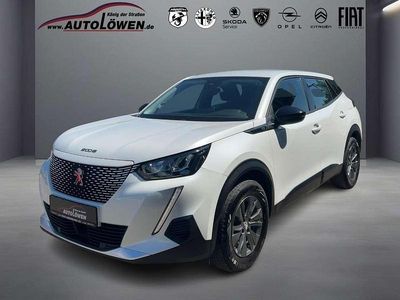 Gebraucht Peugeot e-2008 Active 100 kW (136 PS) 2022 Perlmutt weiss (weiß) SUV