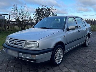 Gebraucht VW Vento 75 PS (55 kW) 1997 Silber Limousine