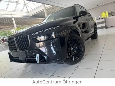 Gebraucht BMW X7 M Sport 381 PS (280 kW) 2023 Schwarz SUV