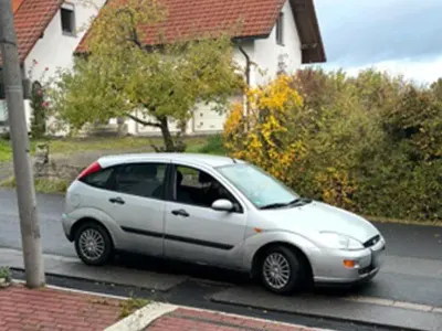Gebraucht Ford Focus 90 PS (66 kW) 2001 Silber Coupé