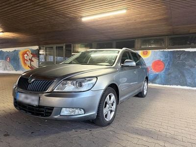 Grau Gebraucht 2013 Skoda Octavia Kombi | 5.300 € (Guter Preis)