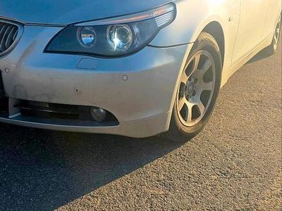 Gebraucht BMW 523 176 PS (129 kW) 2007 Silber Limousine