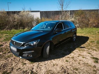 Gebraucht Peugeot 308 Allure 131 PS (96 kW) 2020 Schwarz Kombi