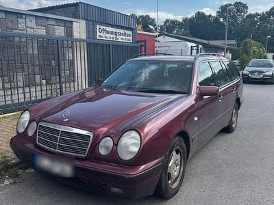 Mercedes E200