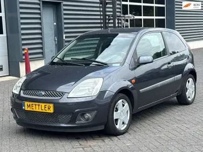 Gebraucht Ford Fiesta Futura 69 PS (50 kW) 2006 Grau Kleinwagen