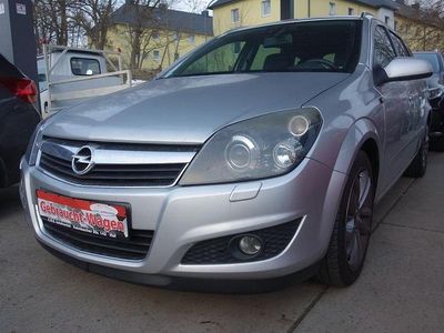 Silber Gebraucht 2009 Opel Astra Innovation Limousine | 2.650 € (Guter Preis)