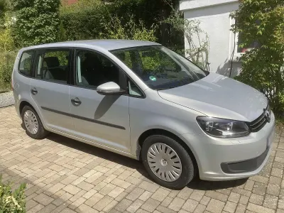 Gebraucht VW Touran Trendline 140 PS (102 kW) 2013 Silber Van / Kleinbus