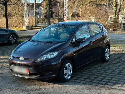 Gebraucht Ford Fiesta 82 PS (60 kW) 2010 Rot Limousine