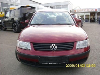 Gebraucht VW Passat 125 PS (91 kW) 2000 Rot Limousine