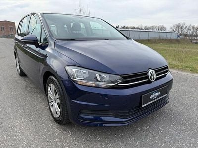 Begagnad VW Touran Trendline 110 HK (80 kW) 2017 Blå Minibuss