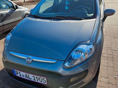 Gebraucht Fiat Grande Punto 77 PS (56 kW) 2010 Grau Kleinwagen