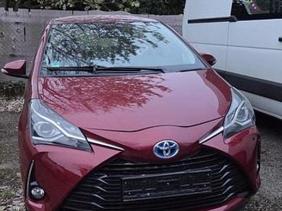 Gebraucht Toyota Yaris Hybrid 100 PS (73 kW) 2018 Rot Kleinwagen