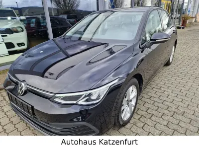 Gebraucht VW Golf VIII Life 150 PS (110 kW) 2021 Schwarz Limousine