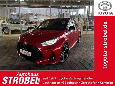 Neu Toyota Yaris Hybrid Plus 131 PS (96 kW) 2025 Rot Limousine