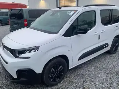 Neu Citroën Berlingo 131 PS (96 kW) 2025 Wählbar (bei metallic +) Van / Kleinbus