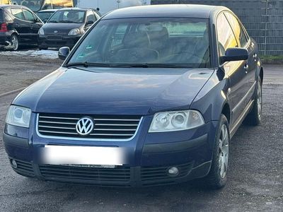 Blau Gebraucht 2002 VW Passat Limousine | 1.300 € (Fairer Preis)